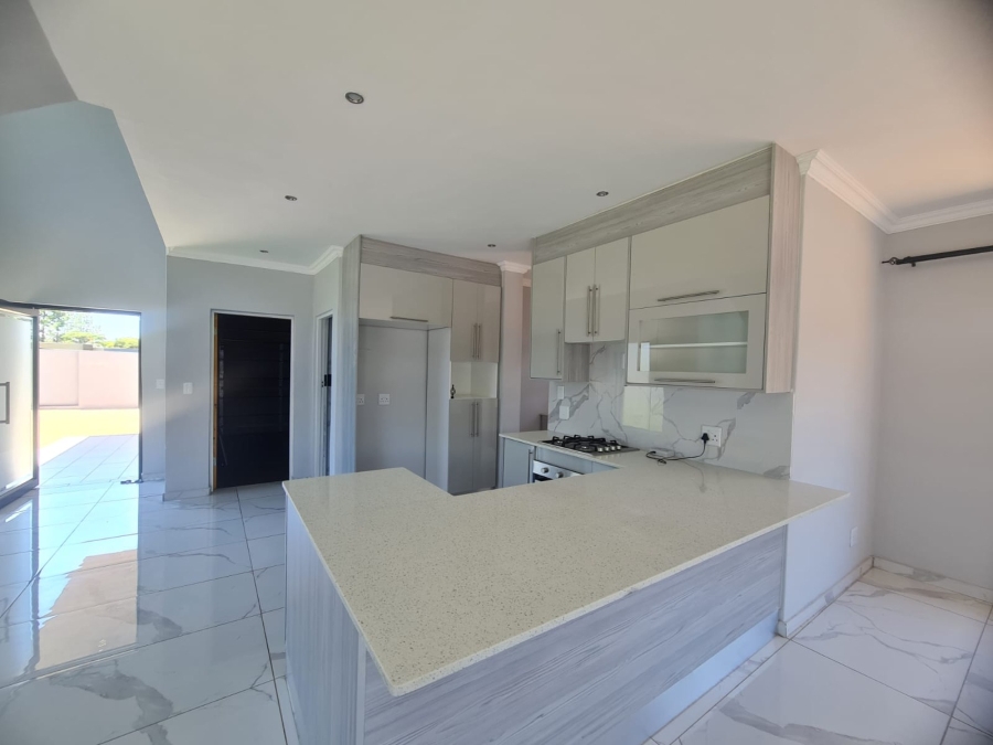 To Let 4 Bedroom Property for Rent in Melodie North West
